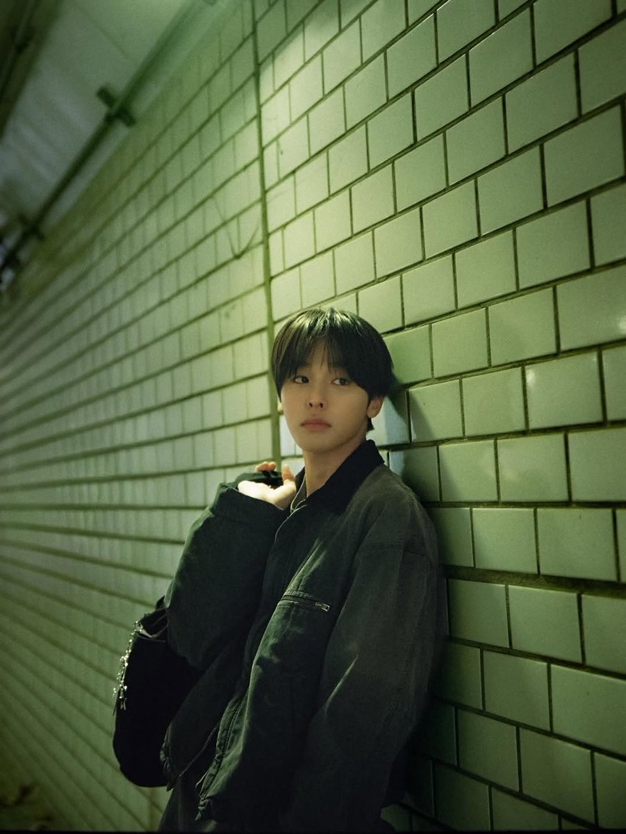 uesrsrx_rikukun's tweet photo. 前田陸。2003年6月28日生まれ。愛称はリク・リクちゃん・りーくん・はむはむなど多数存在する。キラキラアイドルであるにも関わらず、この世の全ての女の子達に“付き合ってた””想いを伝えられずにさよならした”など、妙にリアルなあるはずの無い記憶を植え付けることから、異名”歩く夢小説”を持つ。 https://t.co/r3tVCxdqNZ