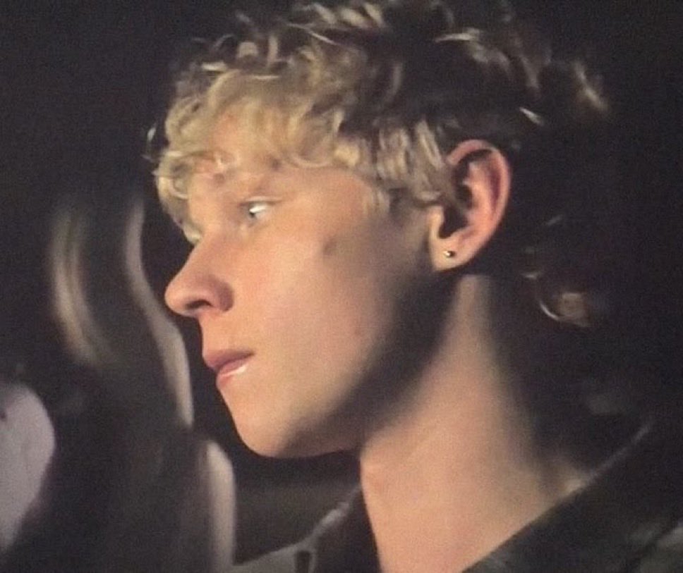 theletter_aa's tweet photo. it should be illegal for him to be sad :( https://t.co/r6sK59K3SP
