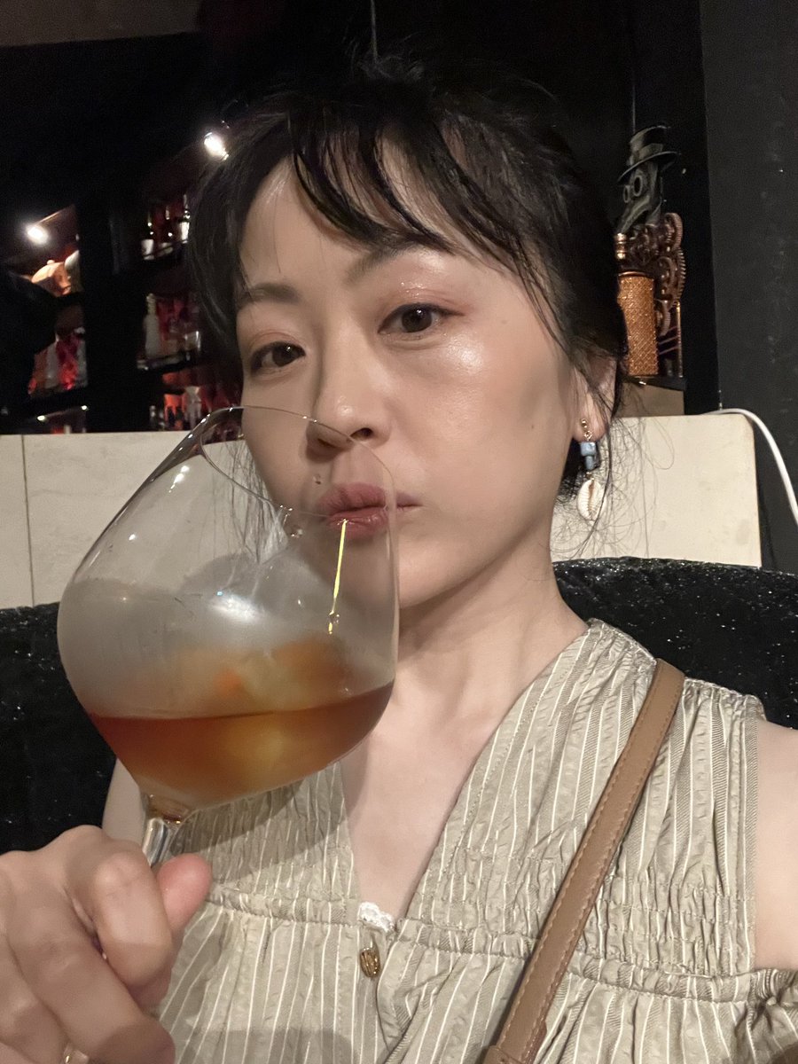 akilinu's tweet photo. 西麻布の会員制BARで開かれた知り合いの不思議な誕生日パーティー。。こういうのほど実は超健全で平和🤓！ https://t.co/bAlLhADSoP