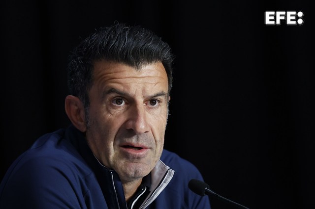 EFEnoticias's tweet photo. Figo pide la dimisión de Infantino: "Es el comportamiento más bajo y cobarde que he visto".

https://t.co/8KzQ4eYm4q https://t.co/NGVlyiXjQX