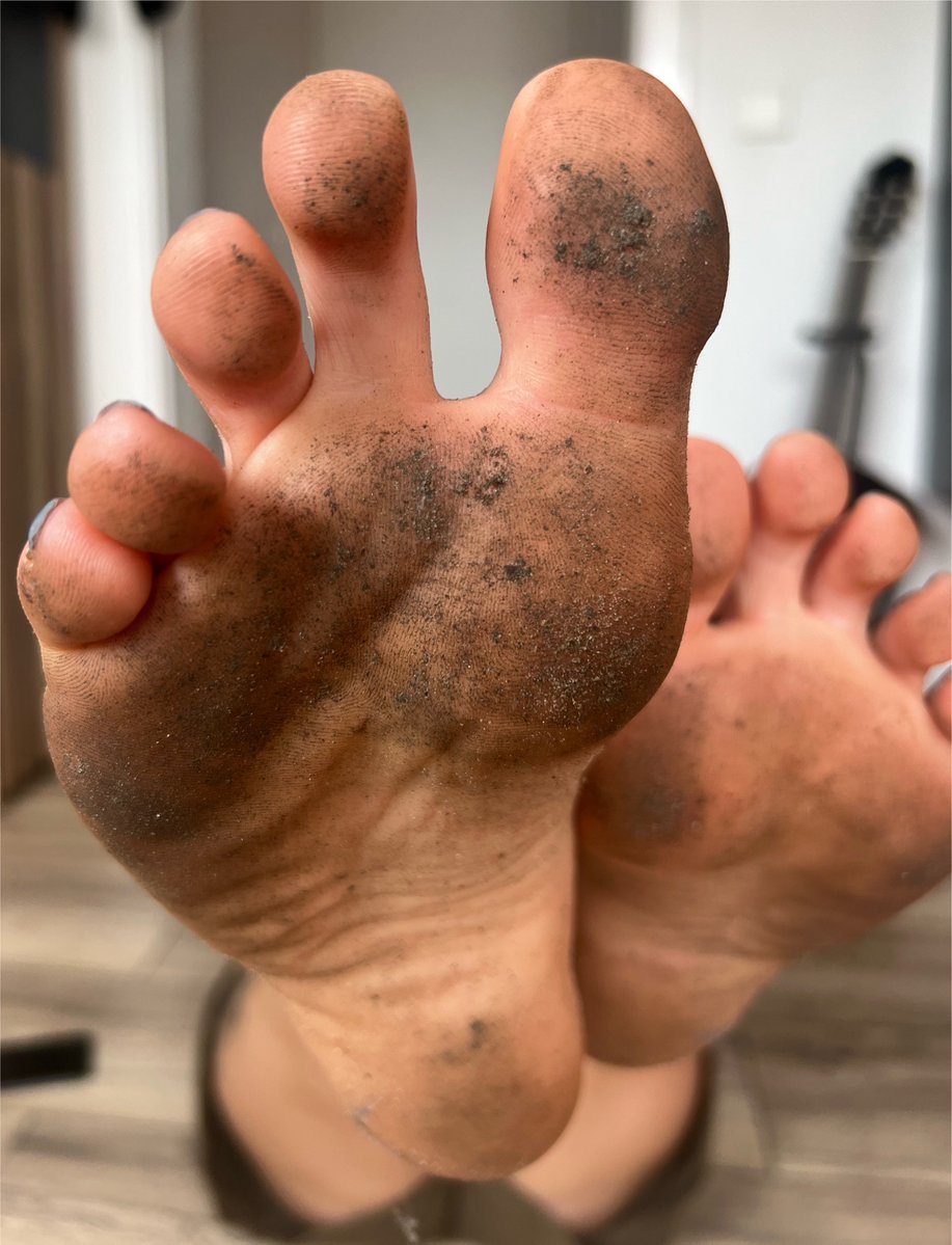 LillyLuxe88's tweet photo. Heute extra schmutzig!🤫

Wer von euch will diesen Dreck wegglecken? 👅

@modelssecret_ 
@Feetfetish4ever @FeetFinder https://t.co/7BOKzDqVmi