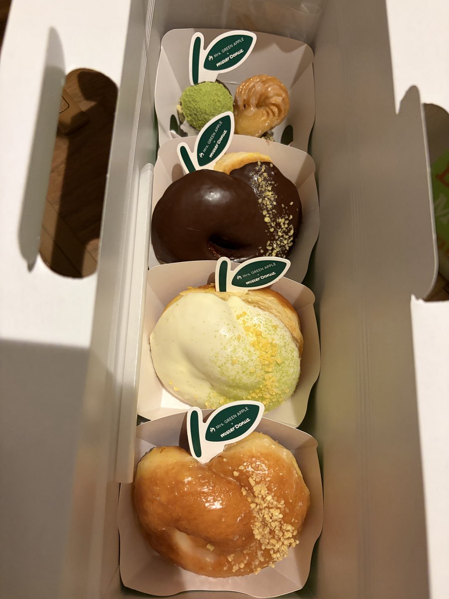 ringomri09's tweet photo. ドーナツ🍩、かわいい😍
我が家では、リンゴジャム🍏が1番人気でした〜👏
オススメ🥰
そして、箱がすっごく良い‼️
AR感動🥹
何度もリピしながら、夕食後にドーナツ2個堪能🍩
太るやんw

#MrsGREENAPPLE
#ミセスドーナツ https://t.co/8ASxIMJCK6