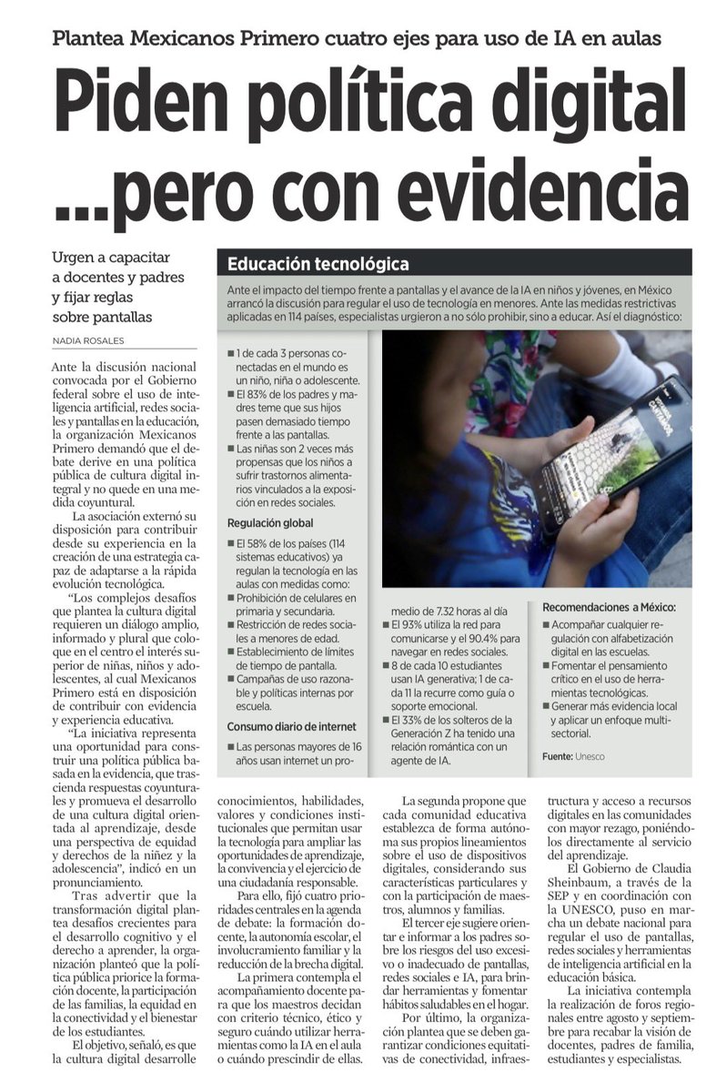 JoseMarioMX's tweet photo. Un niño entra al salón con un celular en la mano. Detrás de esa pantalla no sólo hay juegos o tareas: hay empresas que capturan datos, algoritmos que disputan su atención y herramientas de IA capaces de influir en cómo piensa, aprende y se relaciona. Frente a eso, el Estado no puede limitarse a decir: “guárdalo en la mochila”.

El interés superior de la niñez y el derecho a la educación obligan a mucho más: reglas claras por edades, protección reforzada de datos, formación docente, participación familiar, evaluación de riesgos y responsabilidades concretas para las plataformas. La autonomía escolar no puede convertirse en abandono regulatorio.

Prohibir puede ser necesario, pero no es una política pública. La verdadera tarea jurídica es recuperar el control sobre la tecnología para ponerla al servicio del aprendizaje. Con la niñez no se improvisa, no se experimenta y no se legisla por ocurrencia: se protege con evidencia, derechos y responsabilidad.