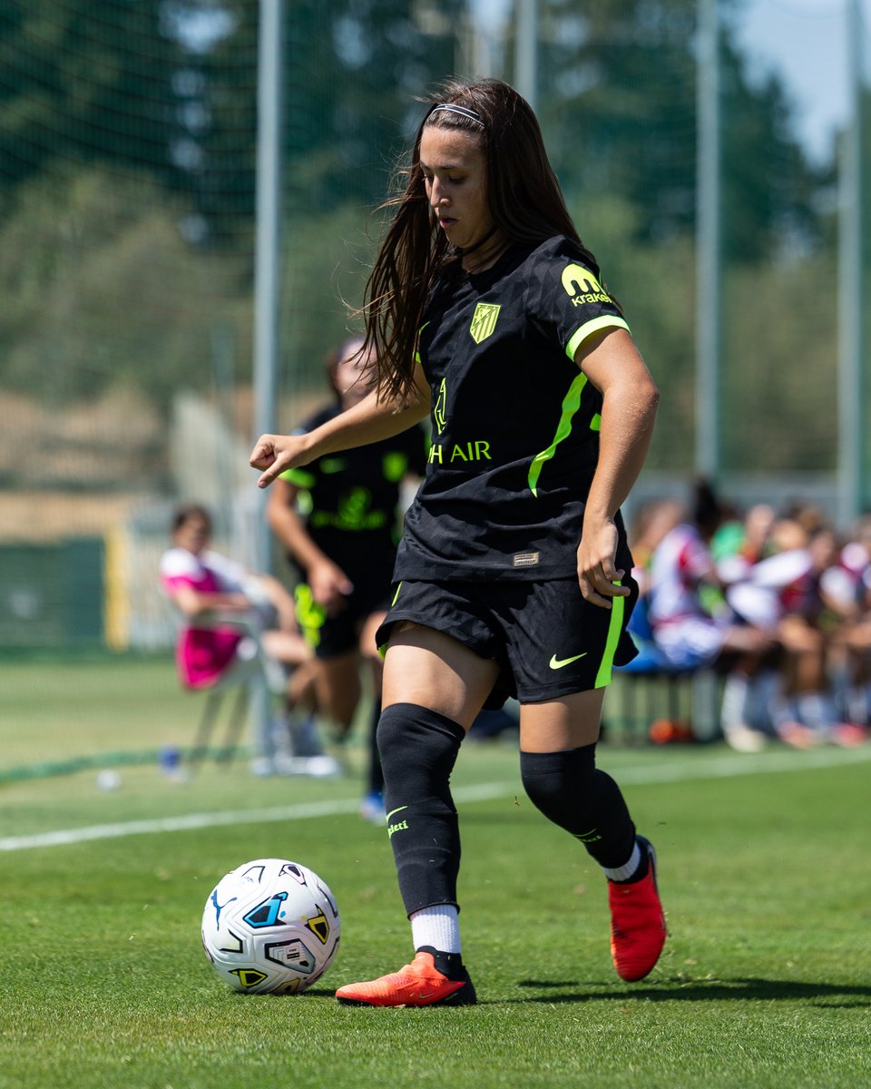 AtletiAcademia's tweet photo. Primeros minutos con el @AtletiFemenino para Claudia Barrios 🥰 https://t.co/o5pcF8TWz0