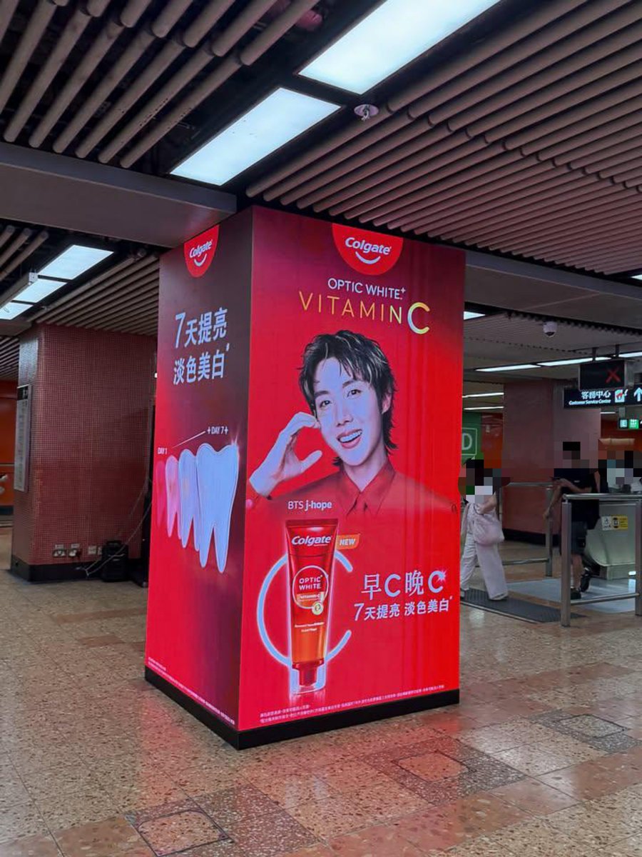 j1nzhu0o_'s tweet photo. Jhope Colgate on a train station billboard in Hong Kong~🐿️🇭🇰
#jhopexColgate https://t.co/boWWOUfNUN