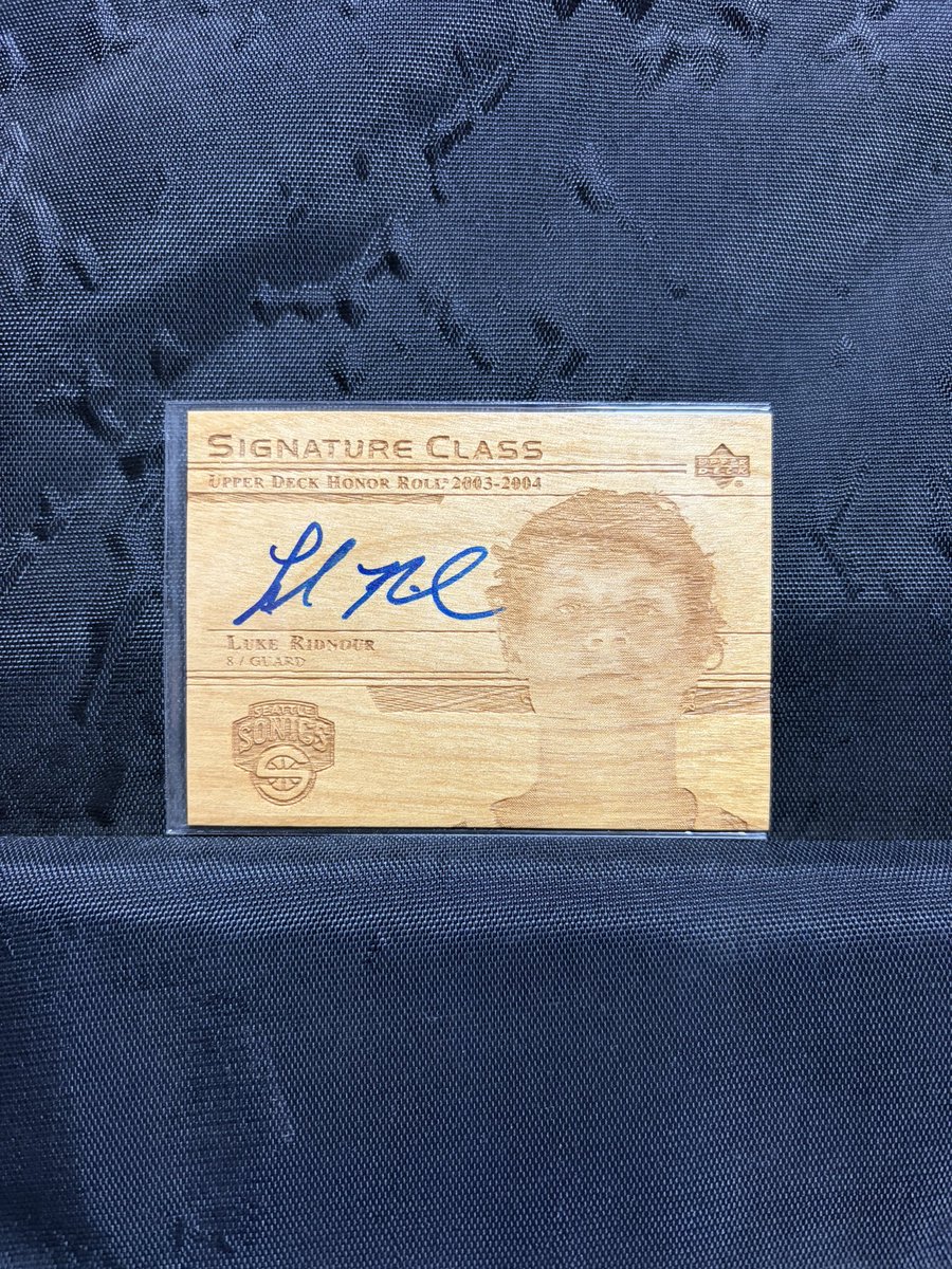 LRMJcard's tweet photo. 初めて拝見しましたが木にプリントするって凄い技術です。
03-04 Upper Deck Honor Roll Signature Class
SC6 Luke Ridnour https://t.co/NFQuDv5Esy