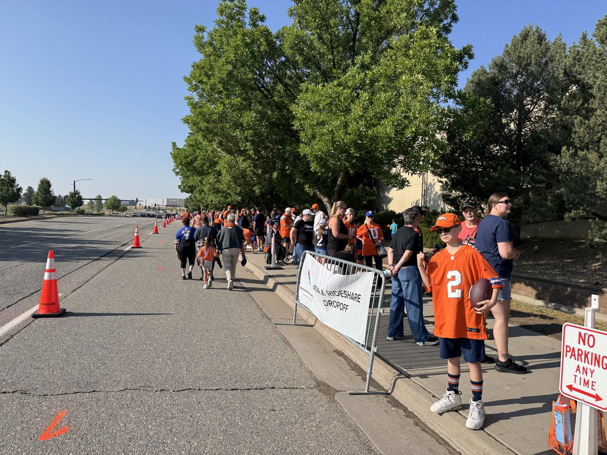 RickBrunetti's tweet photo. About 90 minutes before training camp.  Can’t see the end of the line @Broncos #broncoscountry https://t.co/PjjQX1gswl