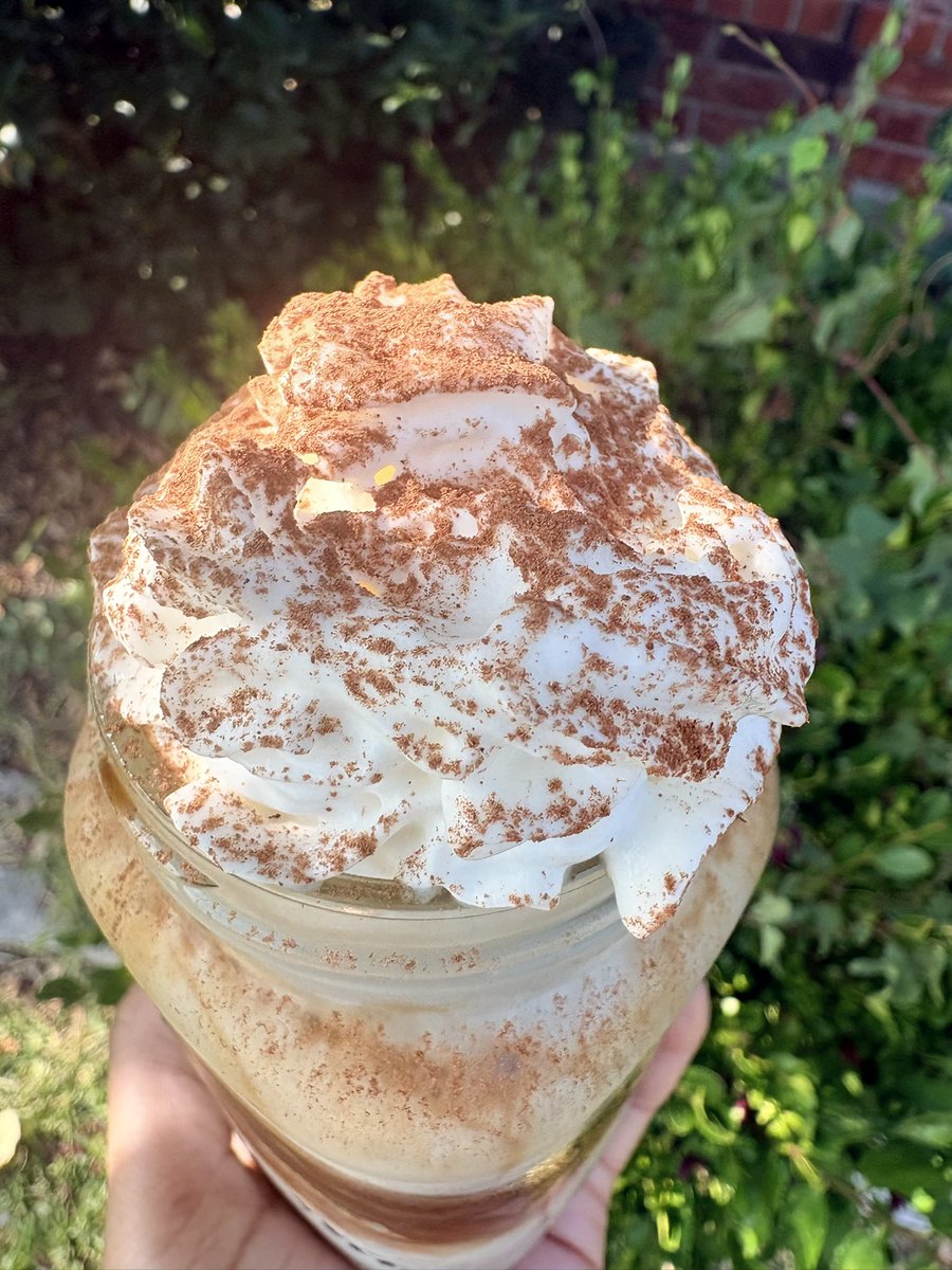 berryorchids's tweet photo. blueberry pancake latte w/maple syrup cold foam + cinnamon streusel muffins🥞૮₍ ´ ꒳ `₎ა https://t.co/w47HvPrunD