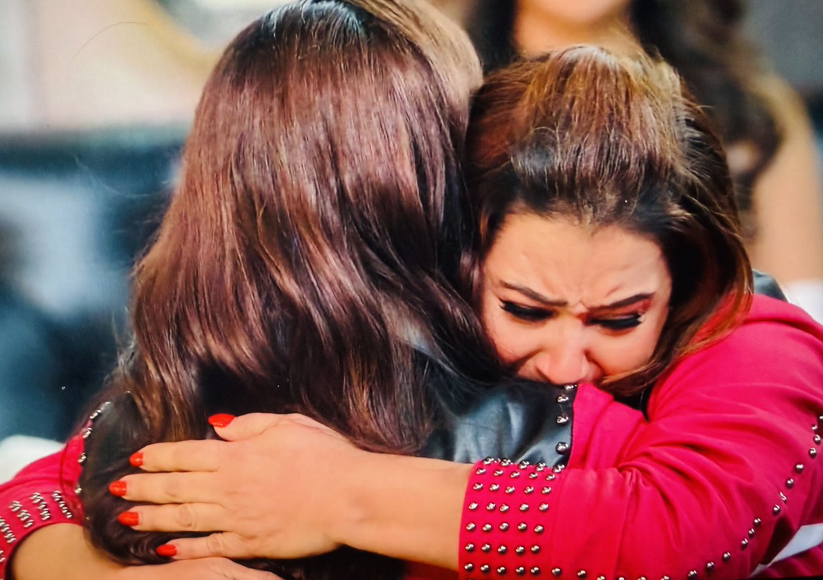 SardiKaTheEnd's tweet photo. Look at how happy Shilpa is when Shreya won &amp; the first thing Shreya did was to hug her 😍😍😍

#LockUpp #LockUpp2 https://t.co/dpM5eE6vEn