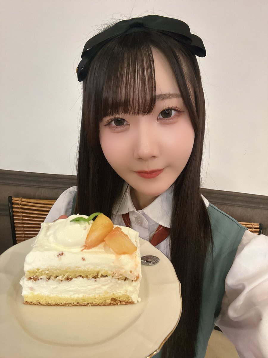 urara_lilial's tweet photo. ごきげんよう
本日もありがとうございました♪

お姉様がわたくしと令華さんのために作ってくださったと言っても過言ではないこの桃のショートケーキ🍰
いただけて嬉しく思います♡

令華さん、多才で物知りでなんだか面白い方ね、、みなさまも是非お会いになって https://t.co/DeH0o4jYlv