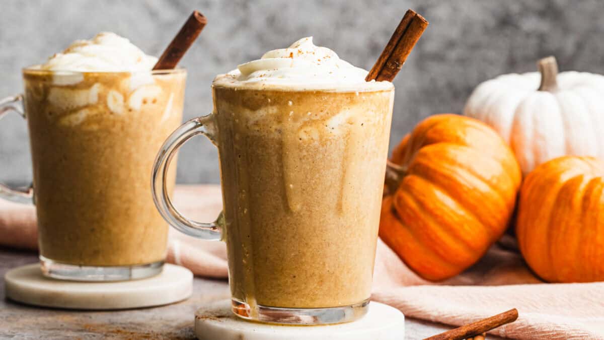 Betrfromscratch's tweet photo. Pumpkin protein shake that tastes like dessert but doesn't wreck your morning.

Frozen banana, pumpkin puree, vanilla protein, oats, almond milk. Blend 30 seconds. That's it.

#fallrecipes #proteinshake https://t.co/OJnYvxTf7K