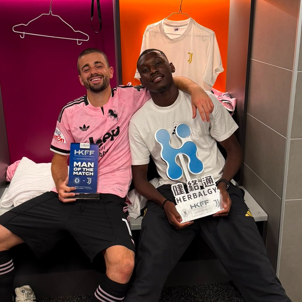 juventusfc's tweet photo. 📸😄 https://t.co/lFd5tEFgRY