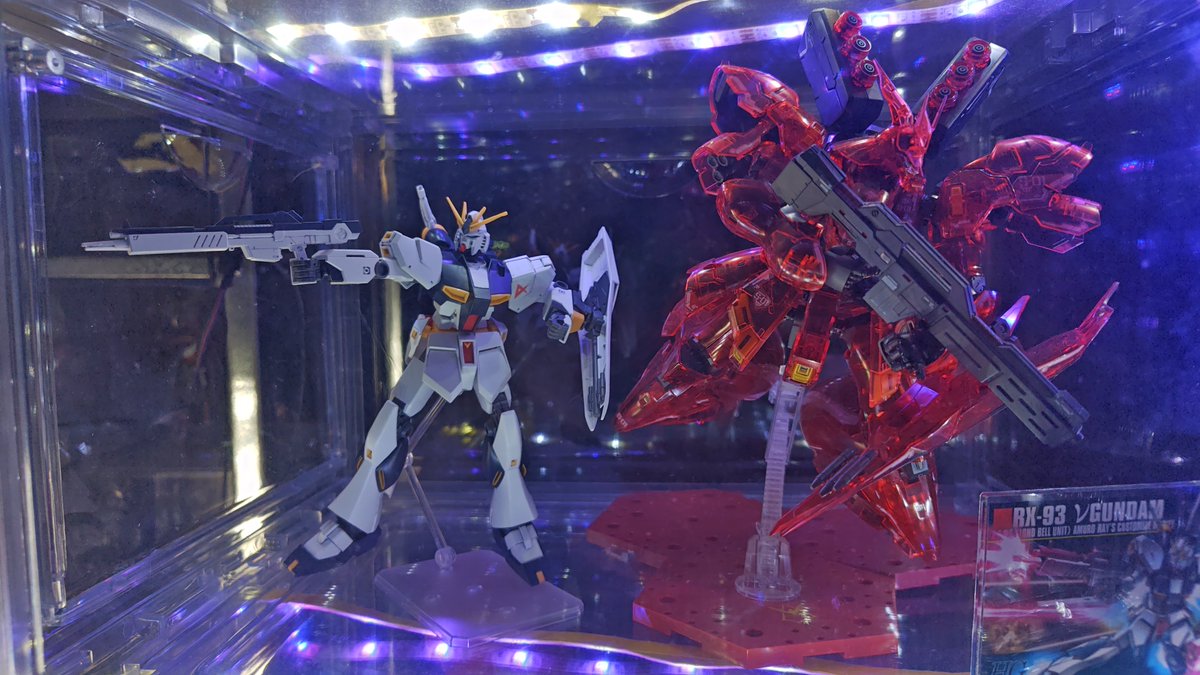 yuugokoiki's tweet photo. RGサザビー クリアカラーを飾ってから2年
ようやくRGνガンダムHWS クリアカラーが買えました
今まで飾っていたEGνガンダムはDFFにして別の場所へ

#ガンプラ https://t.co/IYhHScXUFt