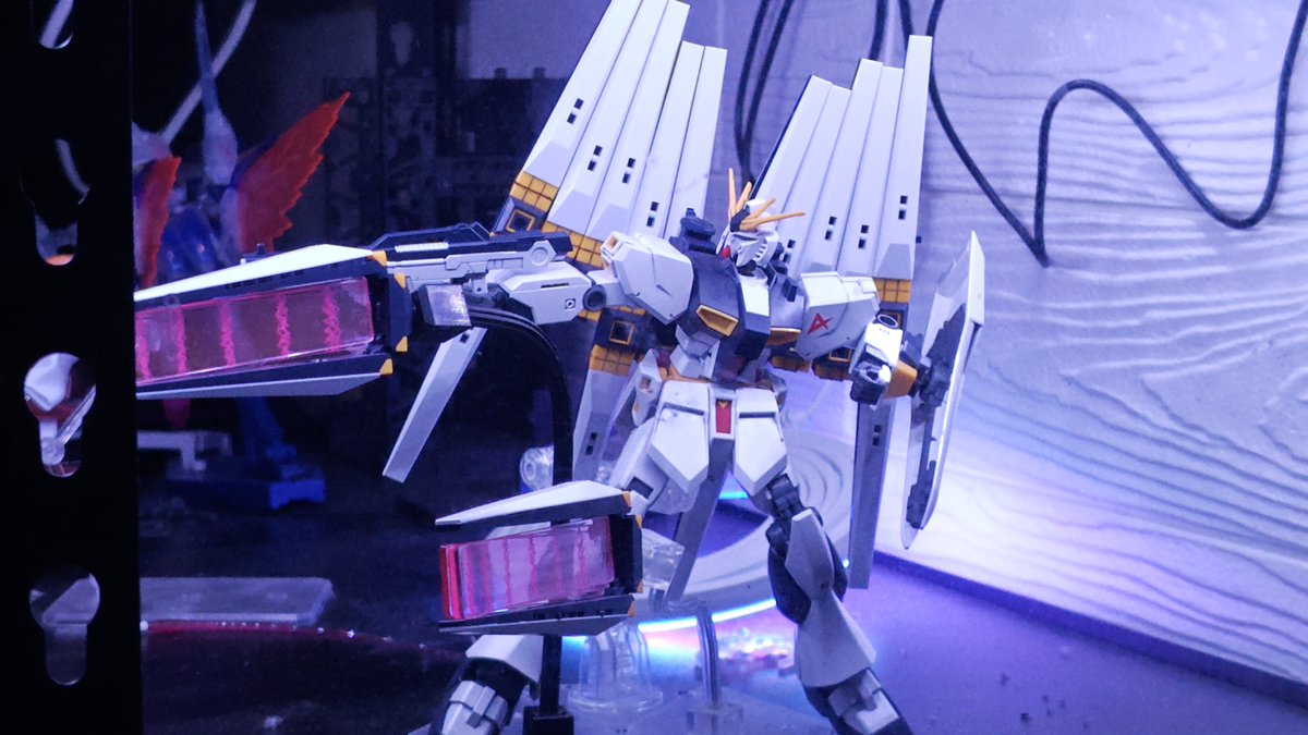 yuugokoiki's tweet photo. RGサザビー クリアカラーを飾ってから2年
ようやくRGνガンダムHWS クリアカラーが買えました
今まで飾っていたEGνガンダムはDFFにして別の場所へ

#ガンプラ https://t.co/IYhHScXUFt