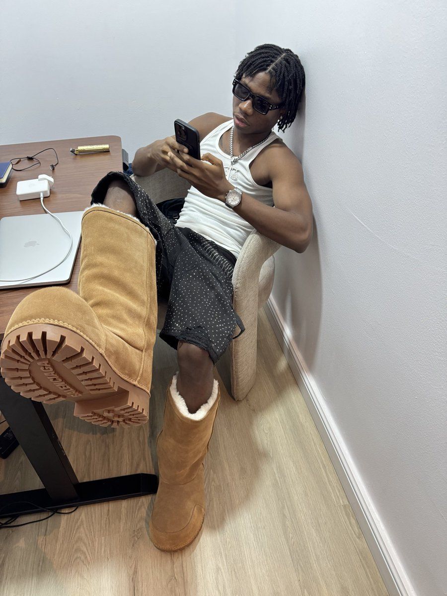 troyxvenus's tweet photo. The Artist.                         The Project. https://t.co/g8R2H9l2NB