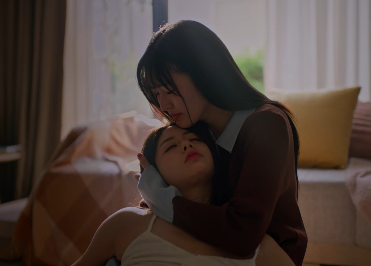 _idontknowfr_'s tweet photo. Gen holding tight Ai all day and all night without leaving her not even for a moment... 
she is madly in love with Ai
 
#AIGirlEP6
#mychan https://t.co/luY7nc1ibX