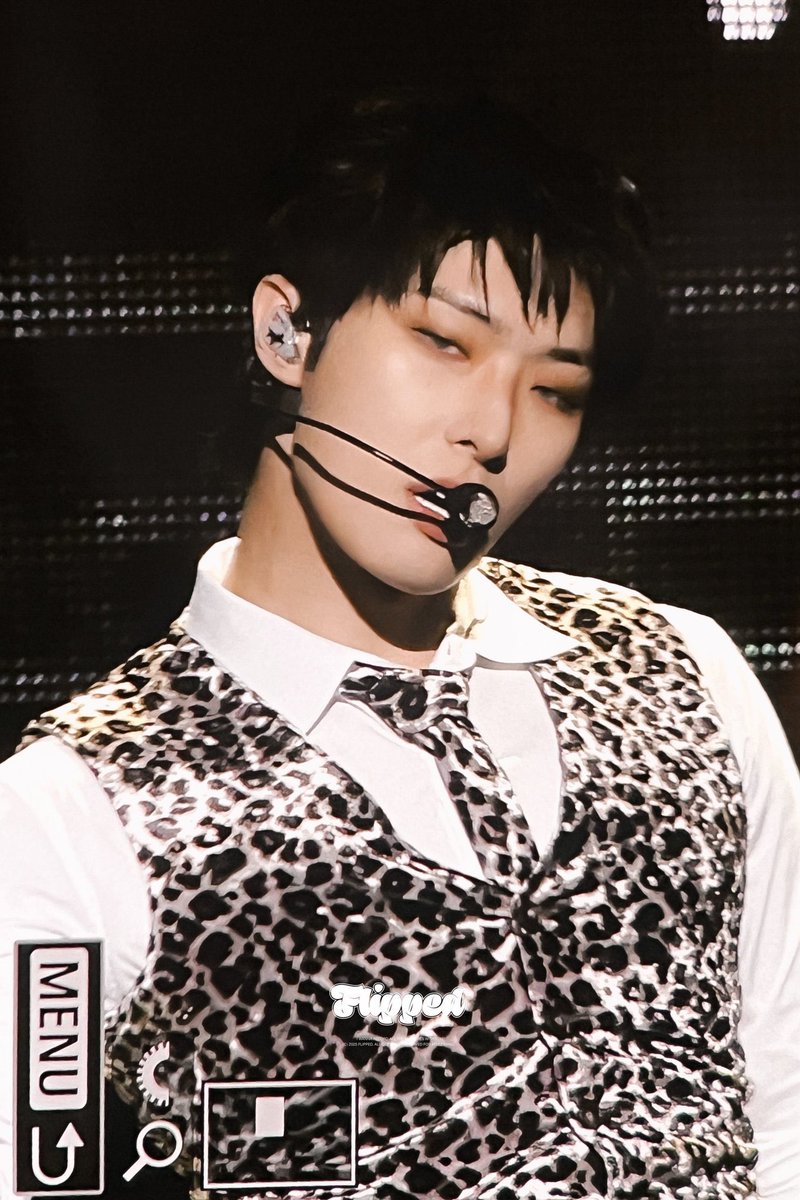 pinkgiholic's tweet photo. rawrr                     𝓻𝓸𝓪𝓻                     𝕽𝖔𝖆𝖗 https://t.co/5rZ7alT5os