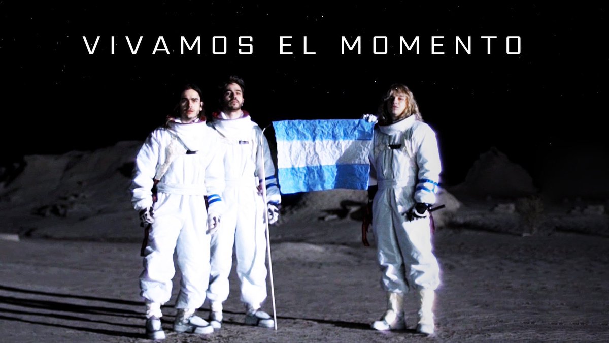 ME_Airbag's tweet photo. 10 AÑOS DE VIVAMOS EL MOMENTO

Se cumple una decada de aniversario del primer sencillo de Mentira la Verdad, una de las canciones más famosas del grupo y una fija en la lista de canciones en vivo hasta el día de hoy. https://t.co/jKEF9wNAVJ