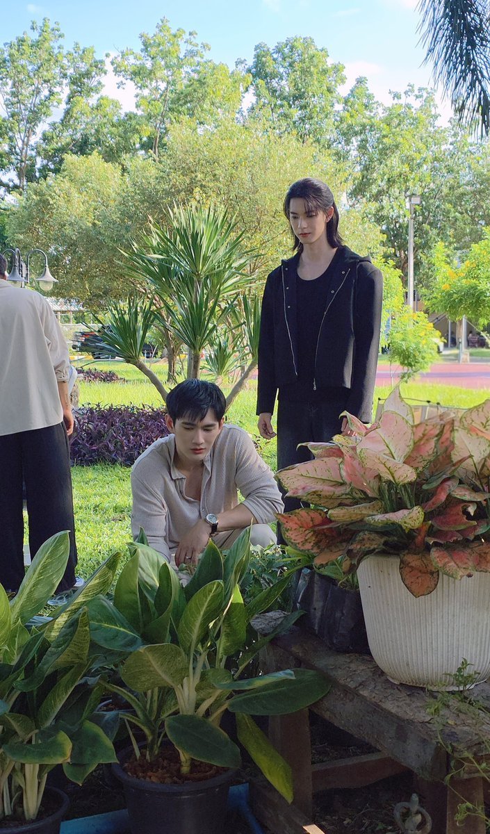 dearrrak's tweet photo. what hurts the most is knowing won didn't lose a love, he lost the future they were supposed to have together. but at least he has sipsi beside him, even though sipsi can't fully understand human emotions, he will always stay with won.

The Grim Lover Q20
#รักลืมตายQ20 #poohpavel https://t.co/Ib6cDDkLUE