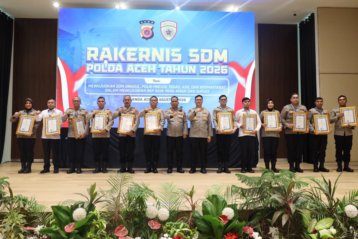 polresatim's tweet photo. Polres Aceh Timur meraih Dua Penghargaan pada Rakernis SDM Polda Aceh

 Penghargaan ini diharapkan menjadi motivasi bagi seluruh personel untuk terus menerapkan prinsip BETAH (Bersih, Transparan, Akuntabel, dan Humanis).
@DivHumas_Polri 
@bidhumasaceh 
https://t.co/T7iIRxwD3q https://t.co/41dEf9jodC