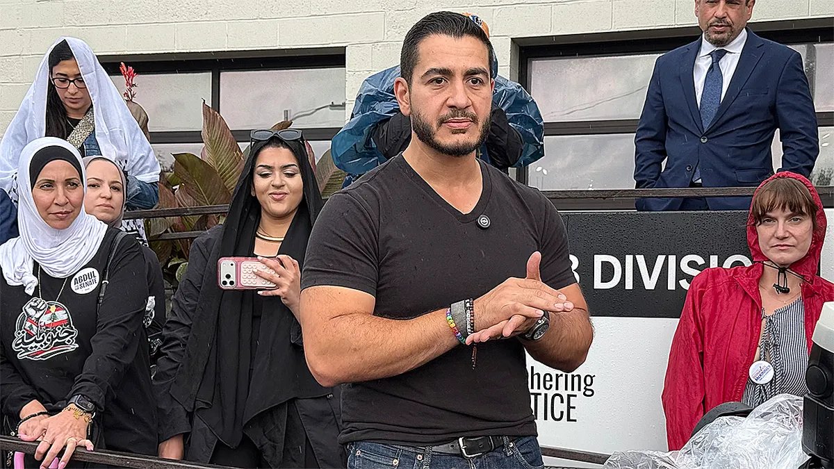 KarinaLMariani's tweet photo. Abdul El-Sayed ha ganado las primarias demócratas para el Senado de Michigan.  
Pro Hezbolá, judeófobo, islamista.
Sigan pensando que el problema de las elecciones legislativas en EEUU es el precio del petróleo. https://t.co/5Zlx1WO0Ef
