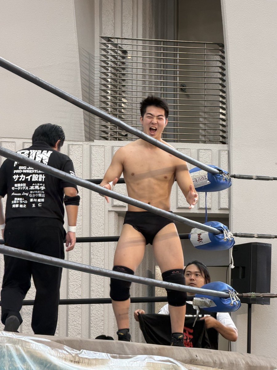 michinoku279's tweet photo. 0時やで
MIRAI姉さんが上野大会の応援に
来てくれました!
あれ?この間まで盛岡にいたはずじゃ?
その後お世話になっているべろ〜家さんと姉さんと昼飯に行きましたとさ✌️
※姉さんに気づいた時の写真も添えて
#べろ〜家
#MIRAISS
#佐藤維 #みちのくプロレス #michipro #維の夏休み https://t.co/QyQjOSQqAK