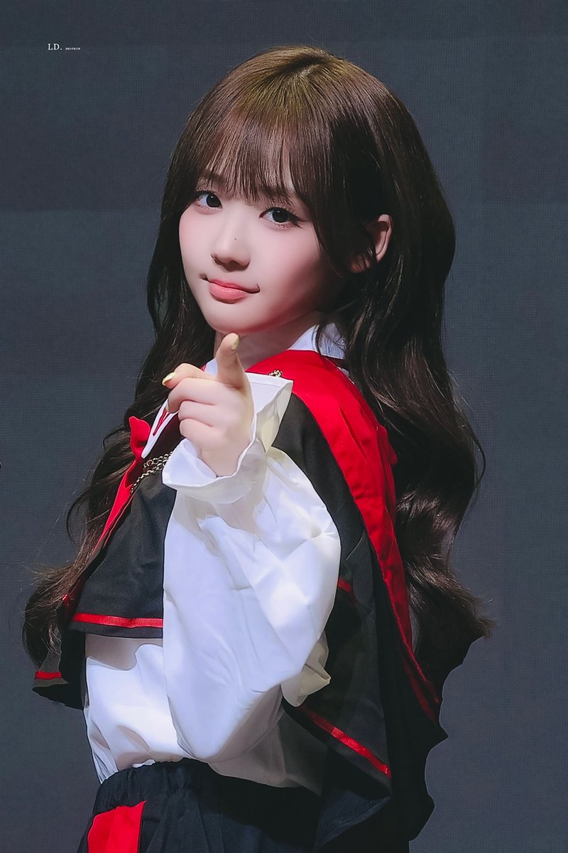 S1030806's tweet photo. 행복한 생일 보내길

#HappySeoyeonDay
#tripleS #트리플에스 #윤서연 https://t.co/4GbHSu4PPq