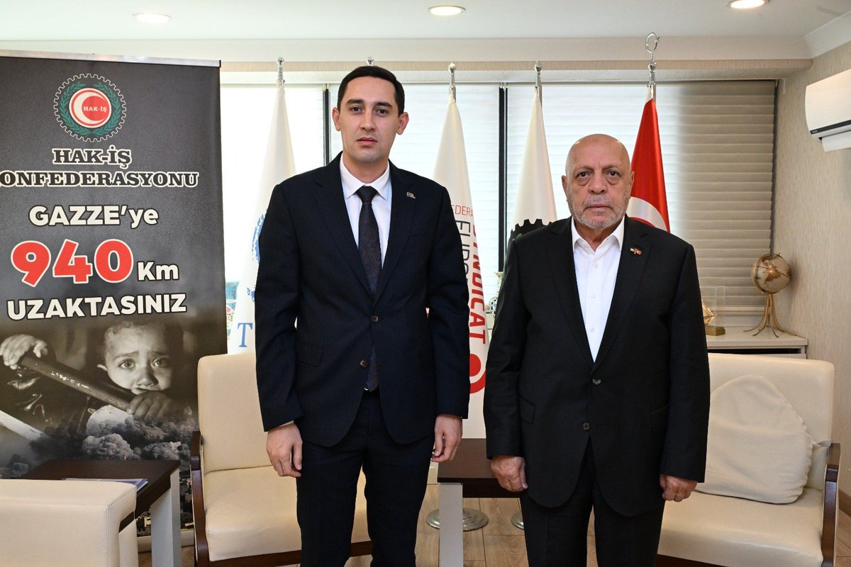 hizmetisgantep's tweet photo. HAK-İŞ Konfederasyonu Gaziantep İl Başkanımız ve Şube Başkanımız Sayın Halil İbrahim Tanrıöver, Genel Başkanımız Sayın Mahmut Arslan'ı makamında ziyaret ederek istişarelerde bulundu.

Ziyarette şubemizin yürüttüğü sendikal faaliyetler, yeni örgütlenme çalışmaları, elde edilen önemli başarılar, birlik ve beraberlik içerisinde sürdürülen teşkilat çalışmaları ile çalışma hayatına ilişkin güncel konular değerlendirildi. Emek mücadelesine yön veren liderliği, ilkeli duruşu ve teşkilatımıza kazandırdığı vizyonla HAK-İŞ ailesine güç veren Genel Başkanımız Sayın Mahmut Arslan, şubemizin ortaya koyduğu başarılı çalışmalar, teşkilat disiplini ve örnek sendikal anlayışa ilişkin memnuniyetini ifade ederek değerlendirmelerde bulundu.

Emekçinin hak ve hukukunu kararlılıkla savunan Genel Başkanımıza nazik kabulleri ve kıymetli değerlendirmeleri dolayısıyla teşekkür ediyor, çalışmalarında muvaffakiyetler diliyoruz.

@hakiskonf @hizmetissendika 
@hitanriover @hakisgantep