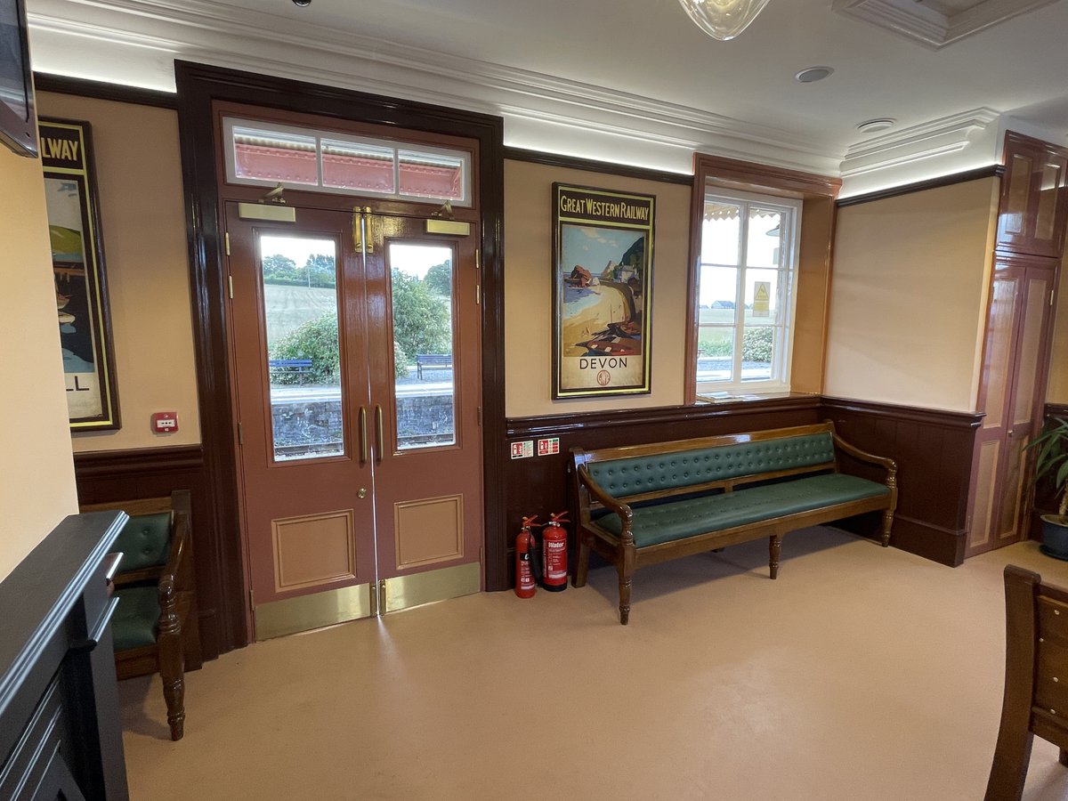 RailwayHeritage's tweet photo. To Castle Cary today to see the completed restoration by @GWRHelp and supported with a £275k grant from @railwayheritage. The level of transformation can't be underestimated &amp; the attention to detail is exemplary. Together with the next door Creamery, it's a destination station. https://t.co/74GfmdmxBr