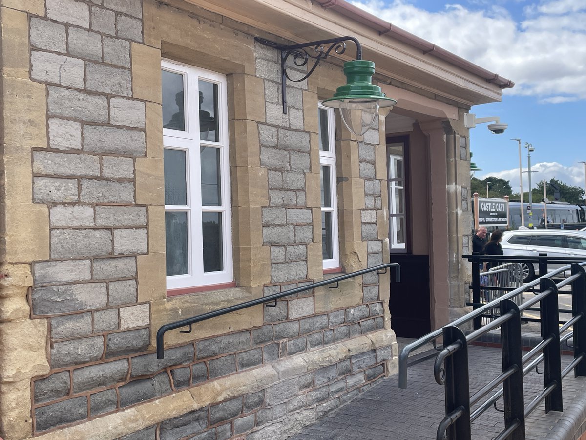 RailwayHeritage's tweet photo. To Castle Cary today to see the completed restoration by @GWRHelp and supported with a £275k grant from @railwayheritage. The level of transformation can't be underestimated &amp; the attention to detail is exemplary. Together with the next door Creamery, it's a destination station. https://t.co/74GfmdmxBr