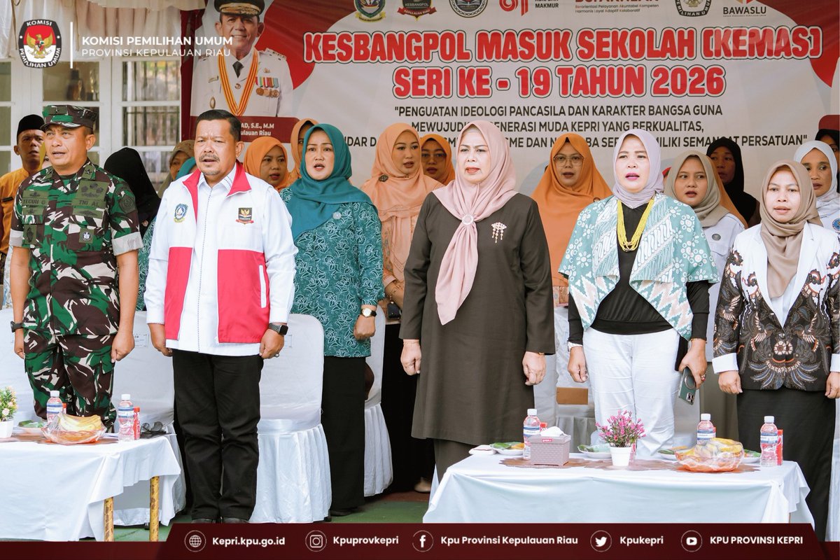 KPUKepri's tweet photo. #TemanPemilih, Anggota KPU Provinsi Kepulauan Riau, Jernih Millyati Siregar, menghadiri kegiatan Pembukaan Program “Kesbangpol Masuk Sekolah (KEMAS) Seri ke-19 Tahun 2026” yang https://t.co/DBmFneED9J