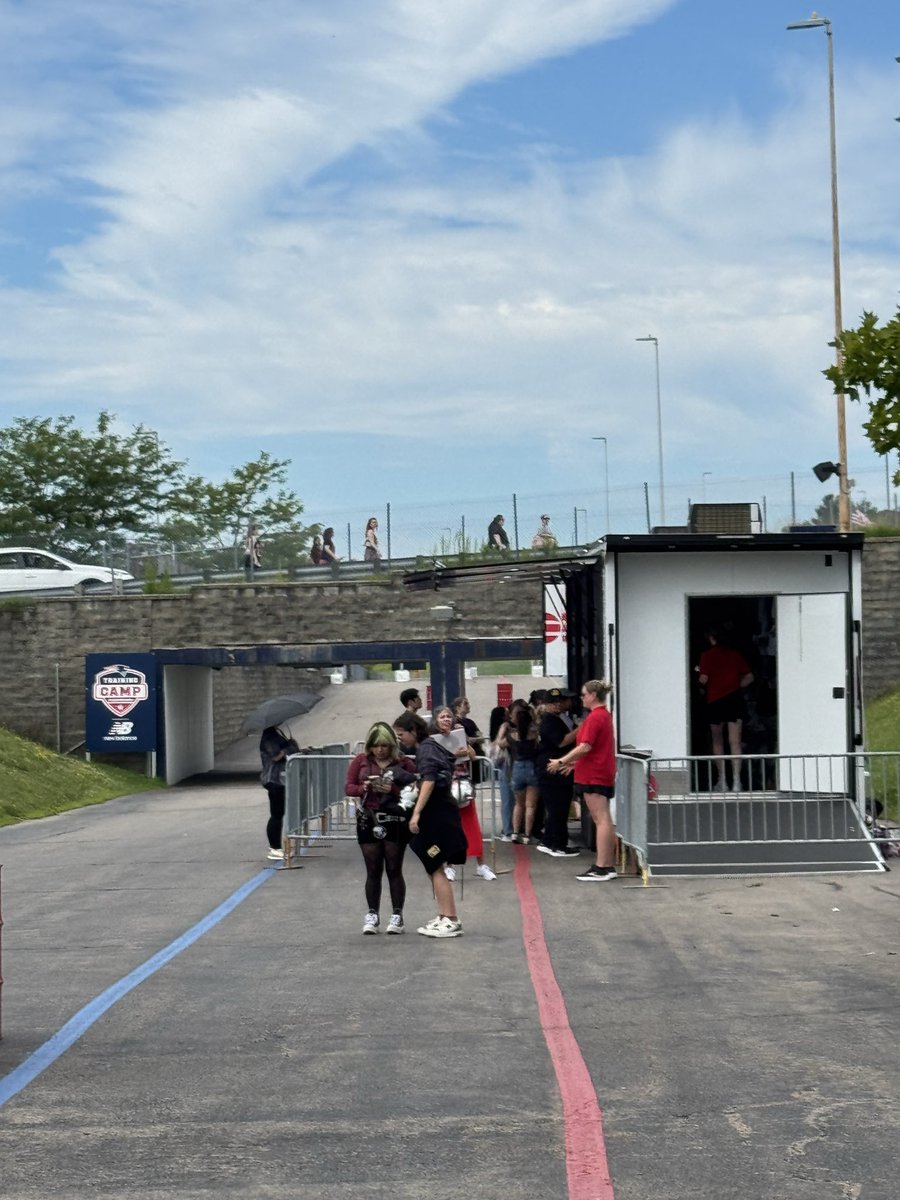 imissyoukth's tweet photo. foxborough army there’s no line for this merch booth it’s the one across from hobby lobby and fully stocked https://t.co/kKfkqvz1R1
