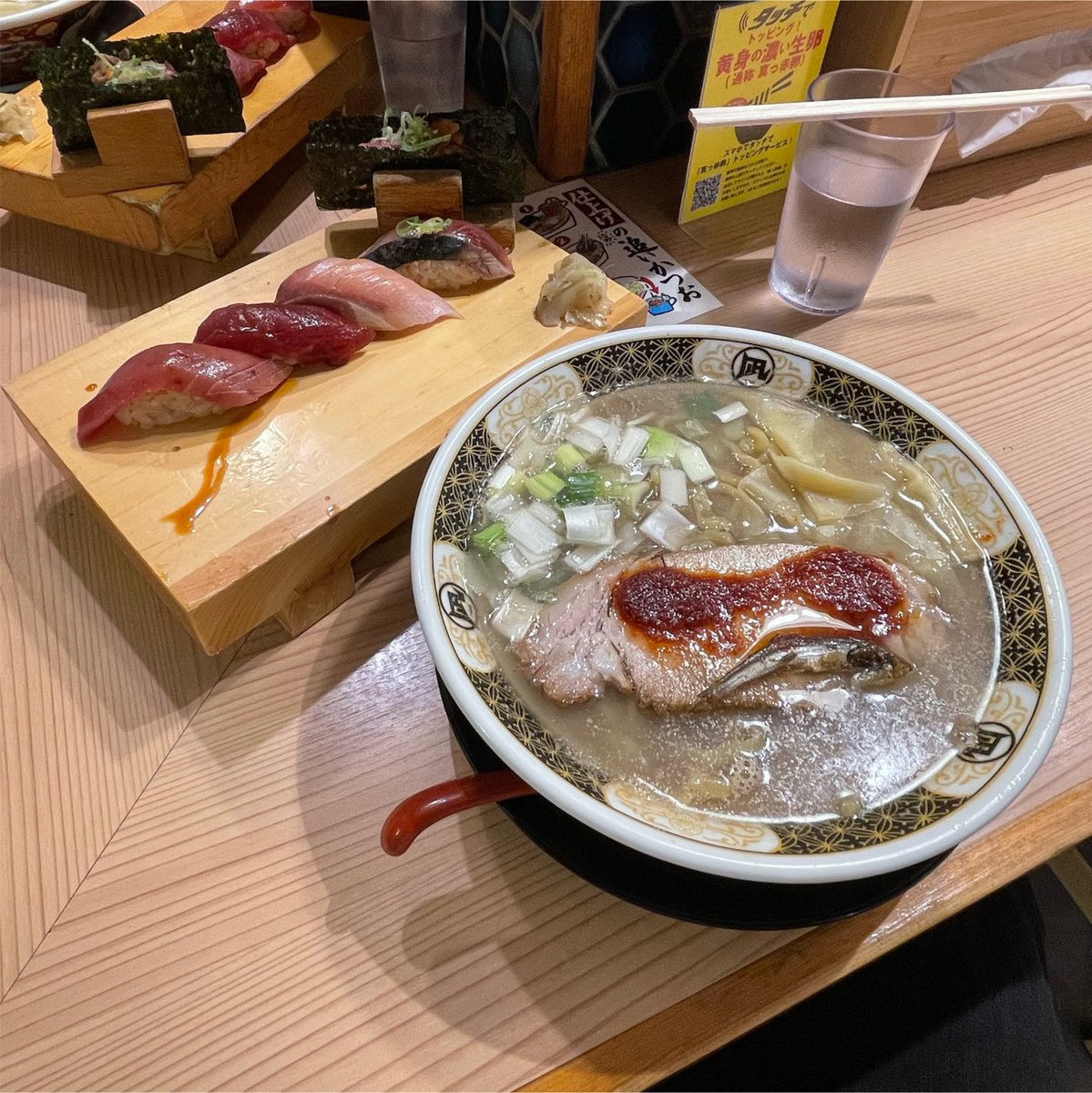 n3zpvt's tweet photo. お寿司とラーメン https://t.co/UcQD6t9Rux