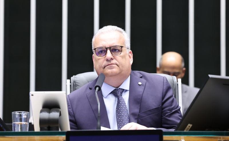 analise2025's tweet photo. 🚨 ATENÇÃO: anunciado vice de Flávio Bolsonaro, Alfredo Gaspar está sendo investigado pelo TCU por irregularidades no envio de 6 milhões em emendas PIX para Alagoas!

Essa dupla combinou bem! https://t.co/djJUPnzlHS