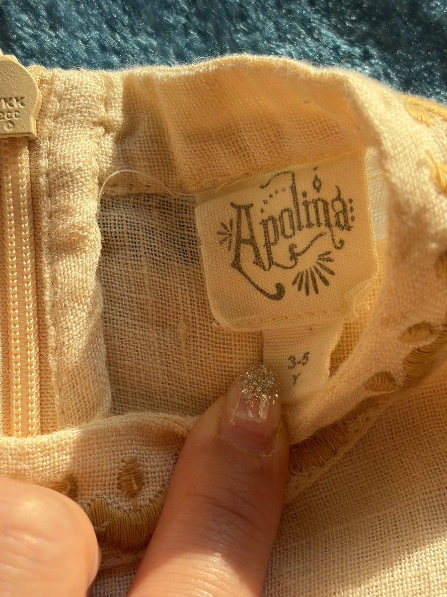 miko_07000's tweet photo. ②apolina 3-5y
セカンドオーナー　1回着用
14,000円
刺繍🪡は綺麗めですが後ろ部分ちょっと弛んでる？（ほつれまではないかな？？）
詳しく写真欲しい方はdmかリプください🙇‍♀️ https://t.co/YmnBnqT5Wl