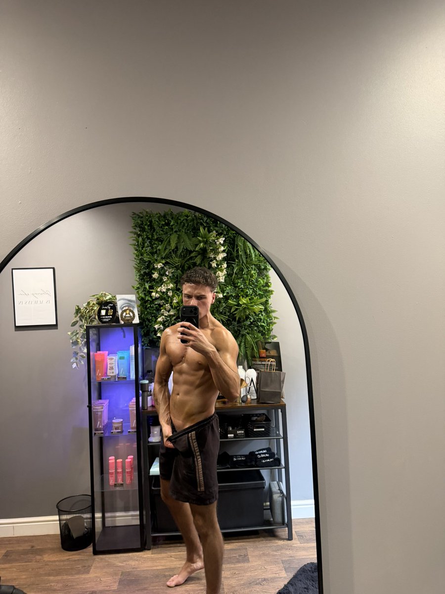 MasterDylannx2's tweet photo. Get on your knees &amp; serve me.

@MasterWillcx https://t.co/2MXr4HG7y4