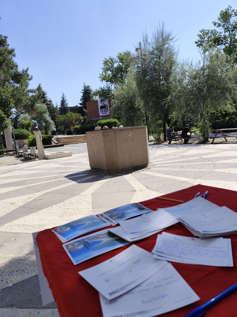 mft_odtu's tweet photo. ODTÜ'de bugün de Deniz Göktaş'a mektup kampanyamız için okulu gezdik, masamızı açtık. Topladığımız kartpostallarla ODTÜ öğrenci, akademisyen ve emekçilerinin Deniz Göktaş'ın mücadelesine sahip çıktığını bir kez daha görmüş olduk.

#DenizGöktaşSerbestBırakılsın https://t.co/BLsGLYbqE2