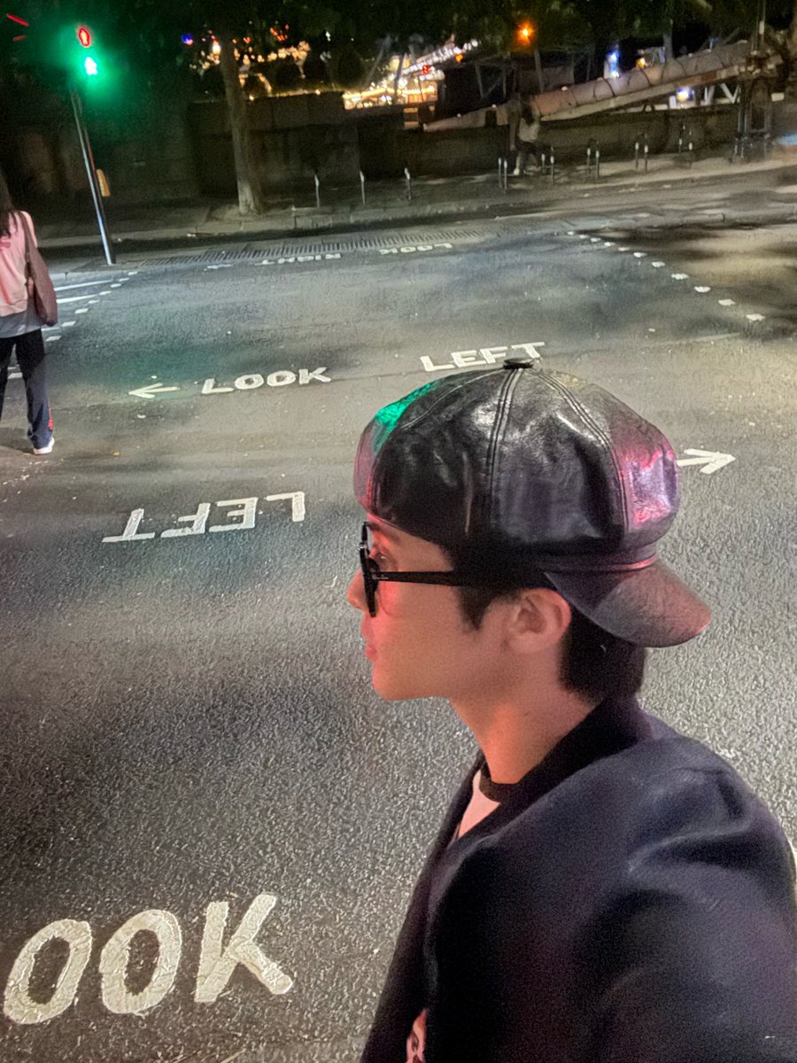 timetomkk's tweet photo. 250806 버블
🐯 근데 갤러리를 보다가 내가 좋아하던 사진들 몇개 있는데 안 보여줬더라구요
🐯 온유어맠으로 보여주기에도 약간 뒷북같고..
🐯 @@가 봐주고 리액션 잘해줘여
🐯 🥹
🐯 시기는 런던때에여
🐯 약간 오랜만에 보는 흑발
🐯 나도 이 사진 좀 좋은거같애여
🐯 🫢
🐯 온유어맠이였으면 이게 첫번째 사진이였을듯

#마크 #MARKLEE