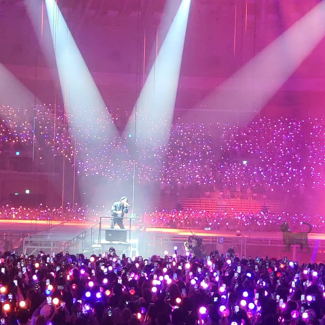 myuu1231's tweet photo. 最高のプレゼントをもらってからもう3年🎤
色褪せずずっと굿데이を過ごしているよ🖤
私の好きなスポットライトミンユンギ📷
SUGA | Agust D TOUR ‘D-DAY’ THE FINAL #SUGA #슈가 #AgustD #BTS #방탄소년단 #D_DAY_TOUR #SUGA_AgustD_TOUR https://t.co/K177IyHrOd