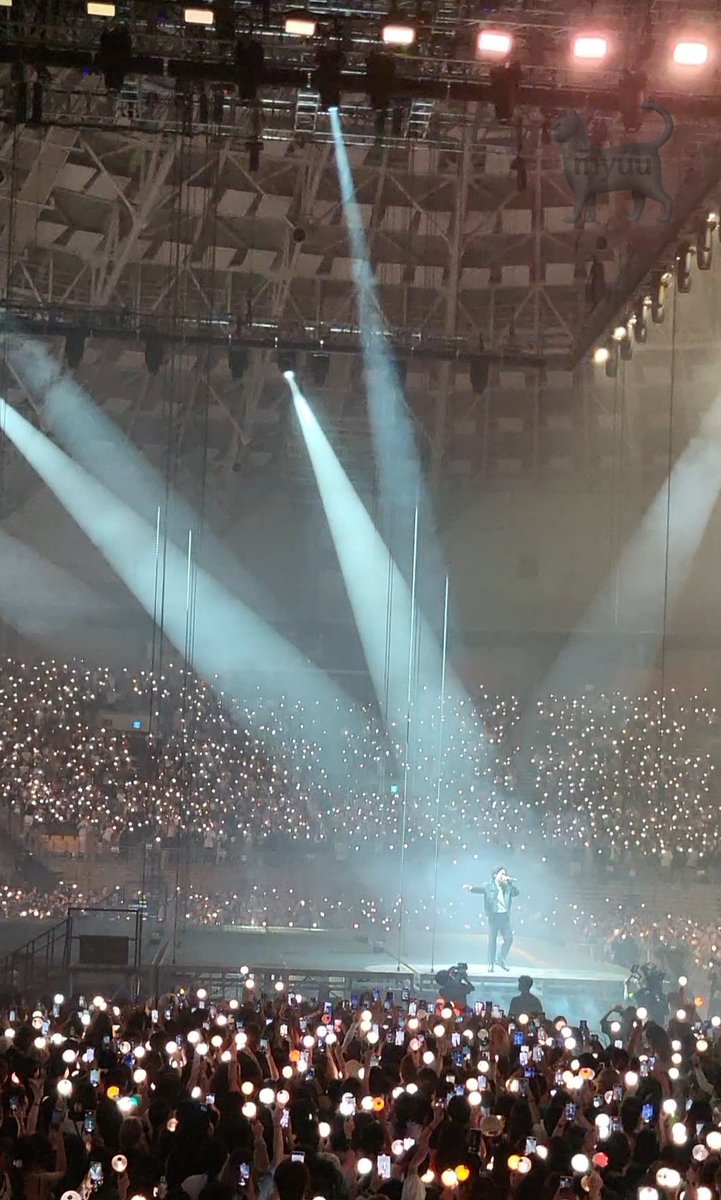 myuu1231's tweet photo. 最高のプレゼントをもらってからもう3年🎤
色褪せずずっと굿데이を過ごしているよ🖤
私の好きなスポットライトミンユンギ📷
SUGA | Agust D TOUR ‘D-DAY’ THE FINAL #SUGA #슈가 #AgustD #BTS #방탄소년단 #D_DAY_TOUR #SUGA_AgustD_TOUR https://t.co/K177IyHrOd