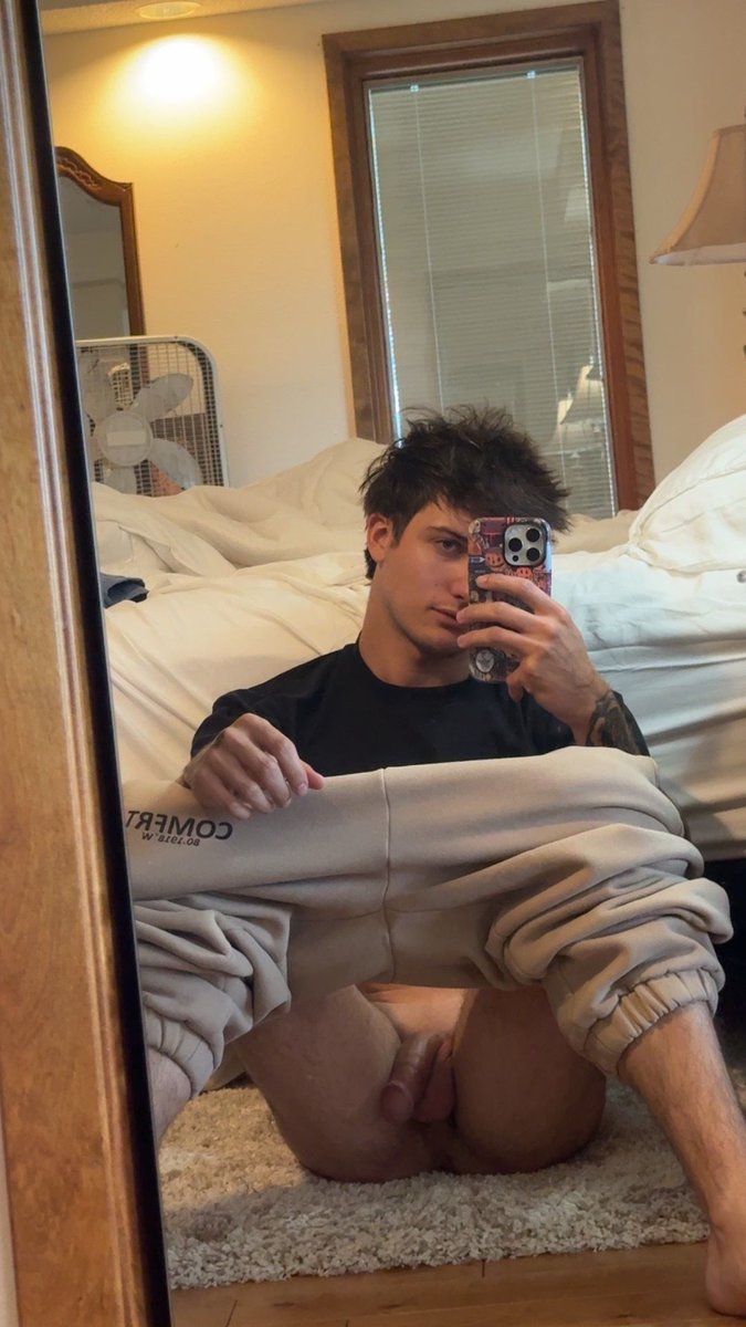 EthanSnowxx's tweet photo. Peek a boo 🤪 https://t.co/rBEmNChbXP