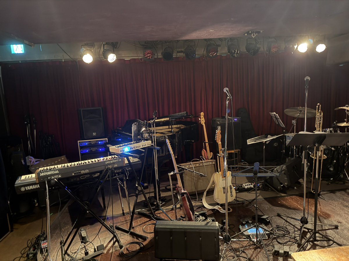 squall_758's tweet photo. STEREO CHAMP
超久々にフル編成観ることができました
新曲多めの120分、次何が来るかのわくわくが一生止まらなくてあっという間でした
目と耳が2人分は最低でも必要なくらい見所聴所満載で終わったあともずっと脳内でステレオチャンプの音が駆け巡ってる
1週間の真ん中が良い日になりました https://t.co/1pp9UdjAwa