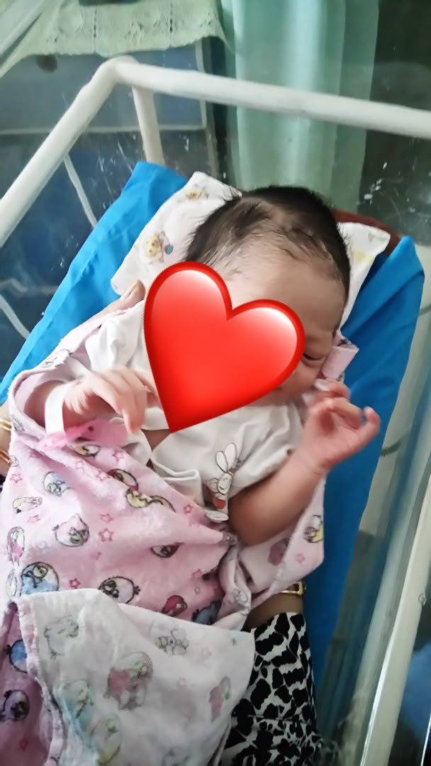 Marchfoward's tweet photo. Kami merayu kepada semua. Bantu RT

Ustazah inilah yang rumahnya terbakar sebelum ini, kehilangan suami, anak-anak.

Nurul sahajalah yang masih tinggal. Team bersama Ustazah tadi membuat kira-kira kos perubatan. Masih perlukan sekitar RM1500. Bantulah walaupun RM10 🙏🏻 https://t.co/00Jt4yfAlc