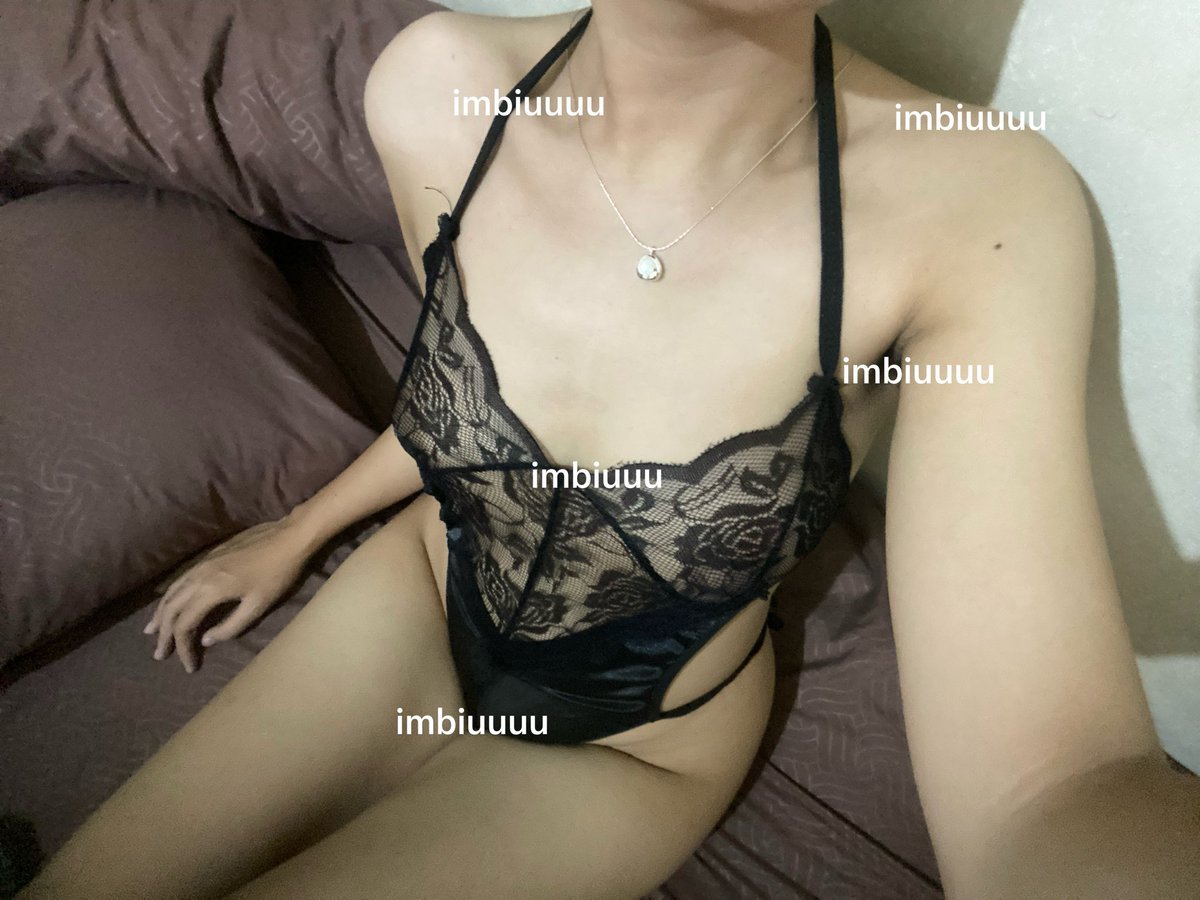 imbiuuuu's tweet photo. sweet me                                             spicy me https://t.co/AMgKADHfCy