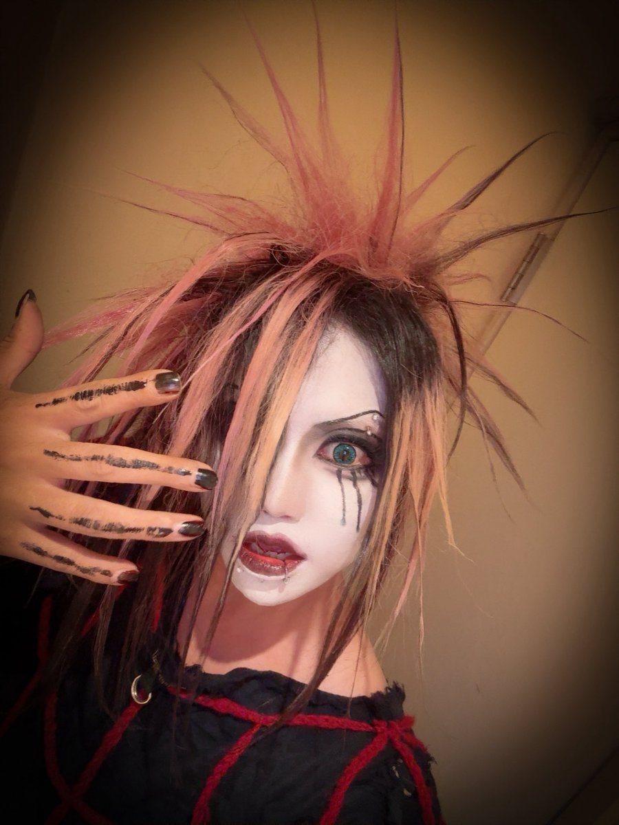 xxxBAD_AYAHA_'s tweet photo. 2026.08.05
BlackHole
17周年、。、

タイマン相手は
鮮血A子ちゃん、

どう言うワケか先方目線で、ウチは彼らと共演NGみたいなウワサが流れてたらしい、。、

心覚えがメンバー誰もない、一体誰が流したんだ、。？
そんなこんなで繋がりが出来る事も、全力で殺り合う事も大変喜ばしいコトだ。、

尖っている芯や軸があるなら相手は選ばねぇさ、最高に盛り上がった空間だったな、。

お馴染みの皆さんも初めましての皆様もキッチリ目に焼き付けてくれたかな、？

我々がDazzlingBADだ、
よく覚えて置けよ、。、🗡️
