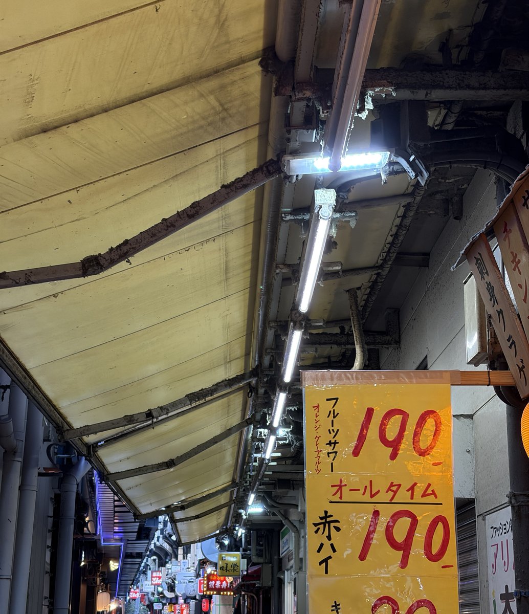 Chiring_memo's tweet photo. 三ノ宮は港神戸の洗練された街並みとディープなドヤ街の雰囲気を残した界隈とが合わさった不思議な街だなと
地下でぼっかけ焼きそばを食べながら思う https://t.co/QAxuEo9CpC