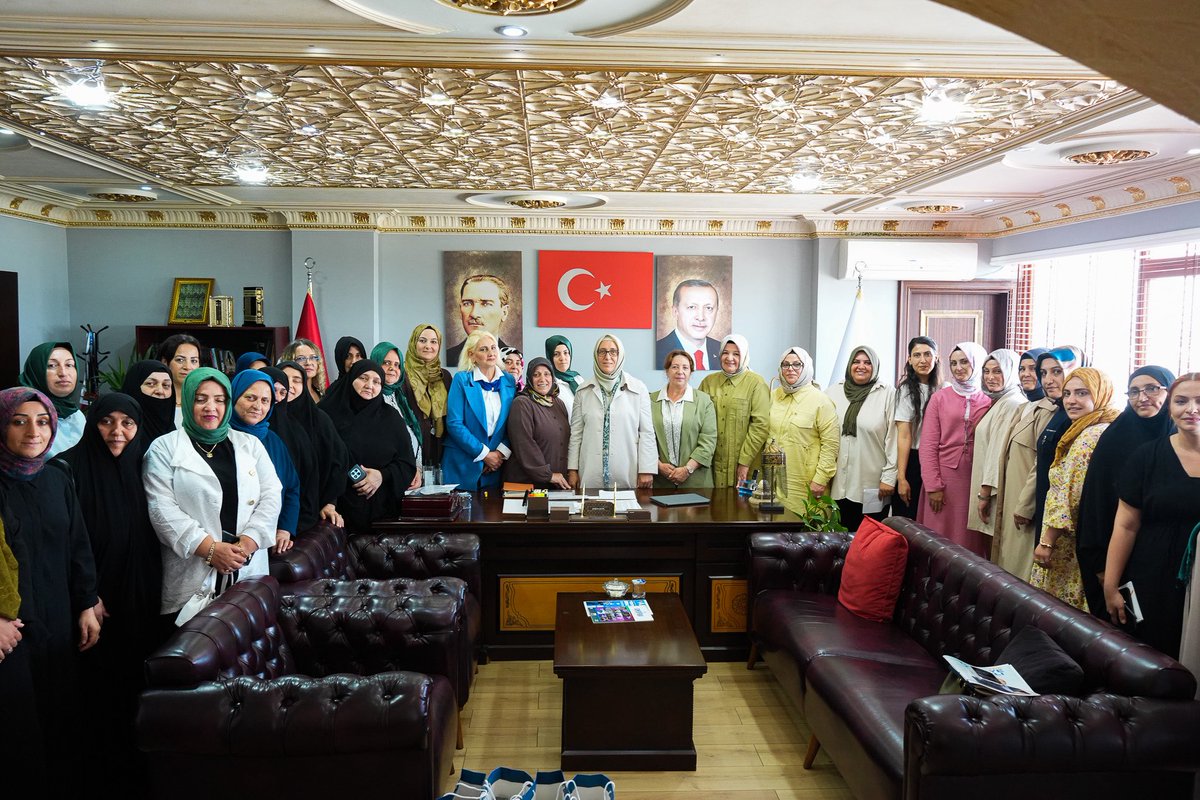 salihademirer's tweet photo. Adım adım, ilmek ilmek İstanbul ✨

Arnavutköy İlçe Yönetim Kurulu Toplantımızda kıymetli teşkilat mensuplarımızla bir araya geldik. 

Gönül birliğiyle yürüttüğümüz çalışmalarımızı istişare ederek önümüzdeki sürece dair yol haritamızı değerlendirdik. Birlik ve beraberliğimizden aldığımız güçle, durmadan, yorulmadan çalışmaya devam edeceğiz.