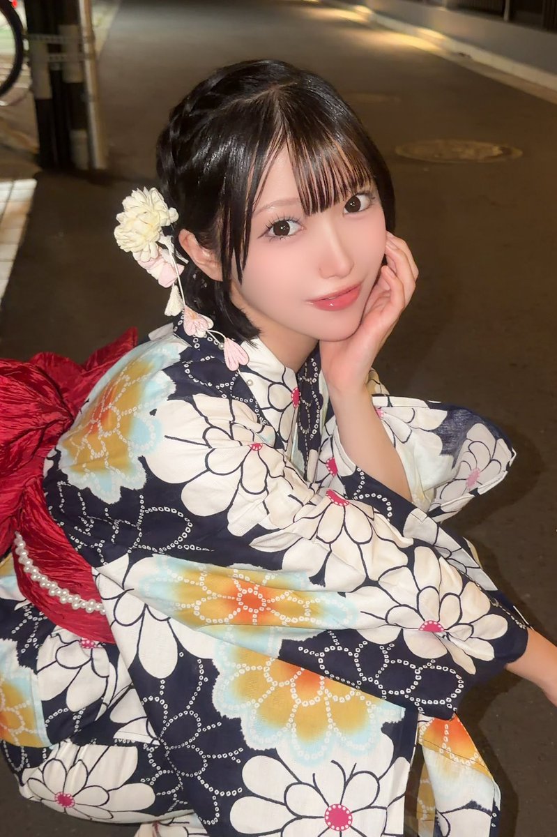 rincent_kanna's tweet photo. 浴衣チェキ会ありがとう🍉
声が出ないのに沢山の人が駆けつけてくれて優しい言葉をかけてくれてでっかい声でありがとうー！！って言いたいきもちだった😭ほんとにありがとうね！！
浴衣もヘアアレンジも褒めてくれてありがとう🖤ちょっと大人っぽかったでしょ？？ https://t.co/9CYAMAJ0Ge