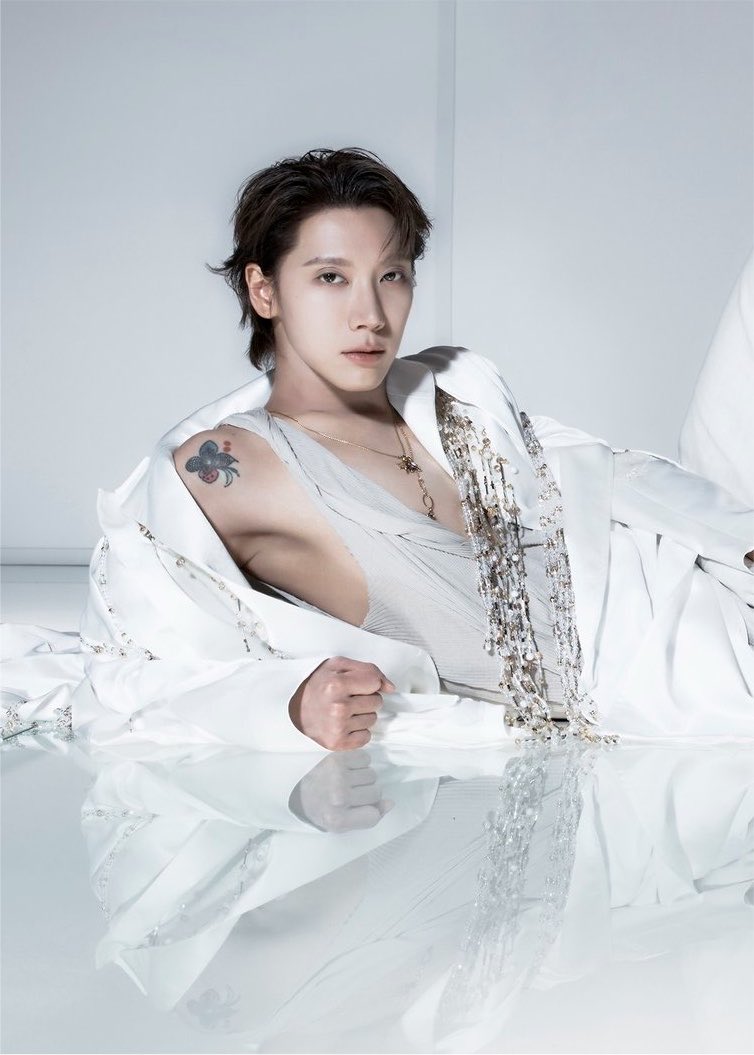 babyjey10's tweet photo. ฉันให้เลยไอดอลที่รอยสักโคตรอาร์ต โคตรเข้ากับตัวเอง สักมาทีสวยดูดีไปหมด ละเปิดหัวไหล่ทีพี่แทบเป็นบ้า หึงคนสวยวะ https://t.co/qFTOdlUYKJ