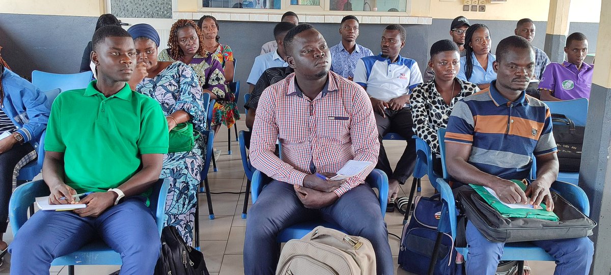 anvt_togo's tweet photo. Le #CRVLome a renforcé les capacités de plus de 30 volontaires sur les fondamentaux du volontariat ce 4 août.
Il s'agit des droits et devoirs, les procédures administratives, le suivi-évaluation et les bonnes pratiques pour des missions à fort impact.
#Volontariat
#ANVT https://t.co/pxXa83m2kJ